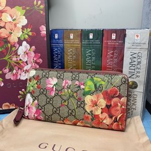 Gucci supreme blooms wallet